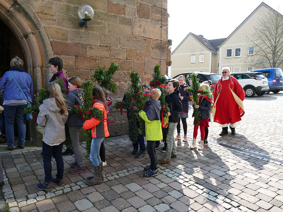 Palmsontag in Naumburg - Beginn der Heiligen Woche (Foto: Karl-Franz Thiede)